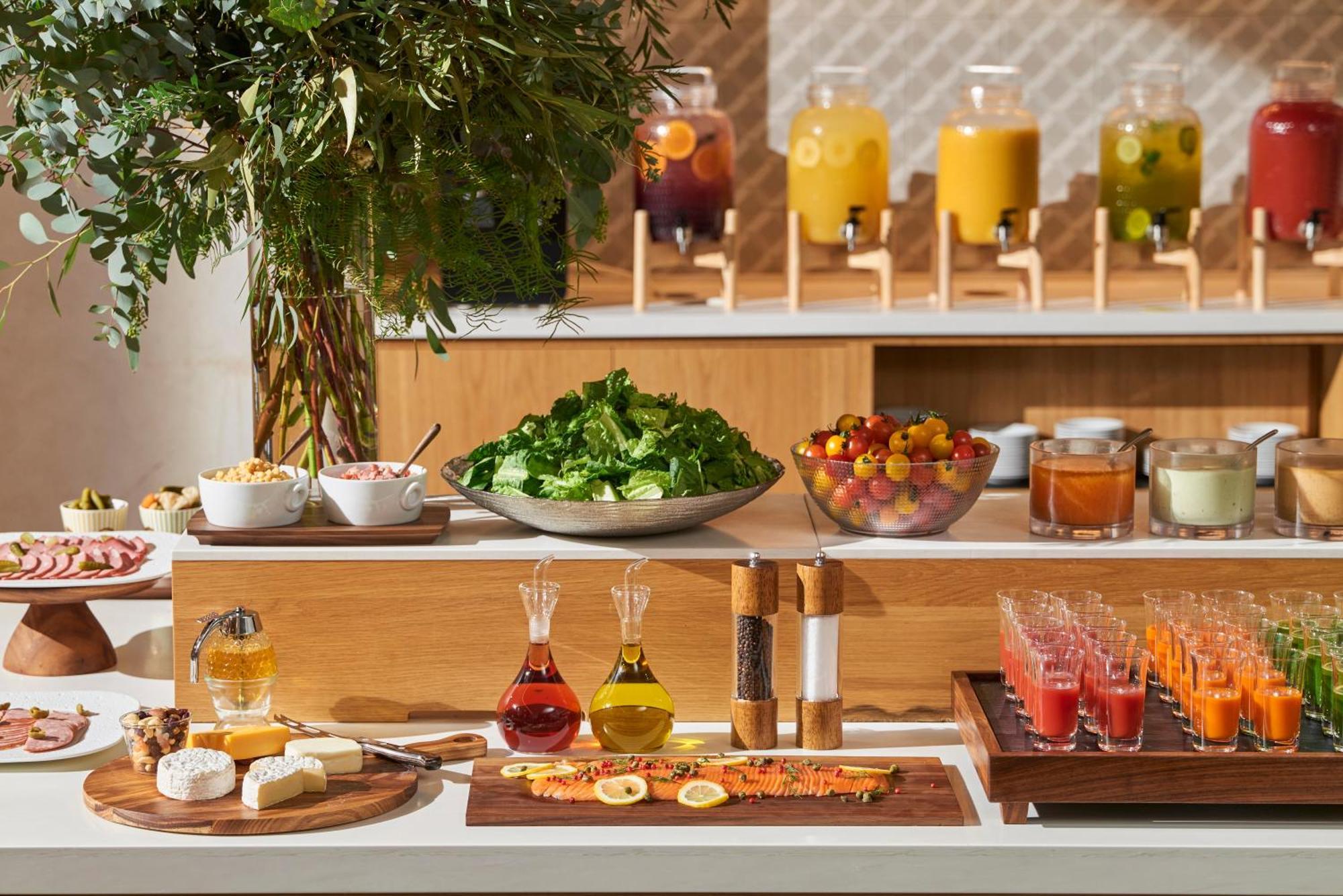 Omo7 Osaka By Hoshino Resorts Extérieur photo A salad bar